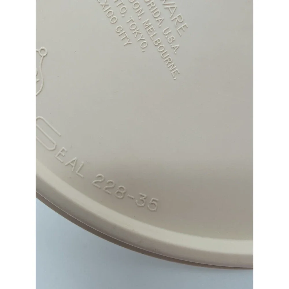 Tupperware some scuffs